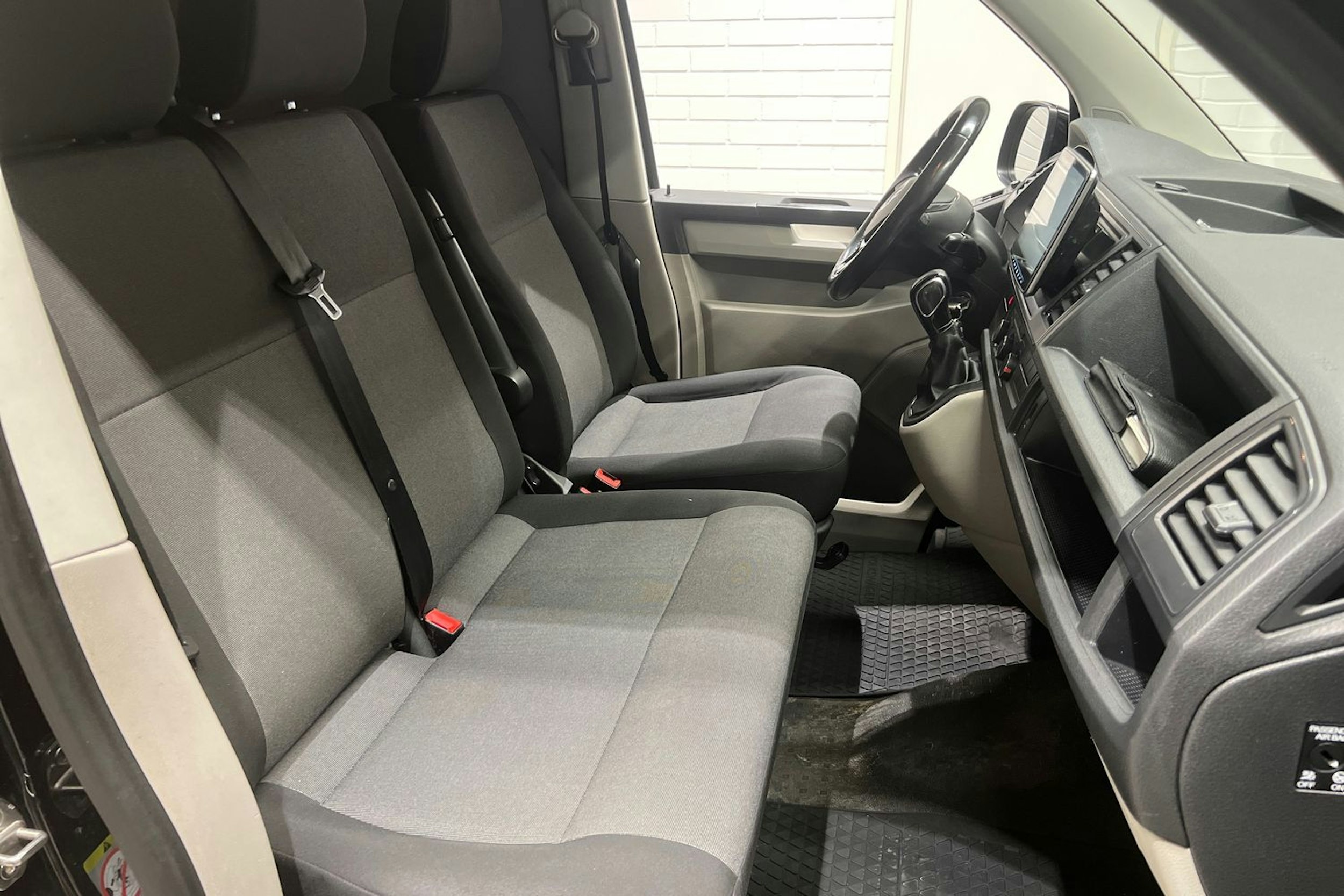Musta Volkswagen TRANSPORTER 2017 kuva 18.