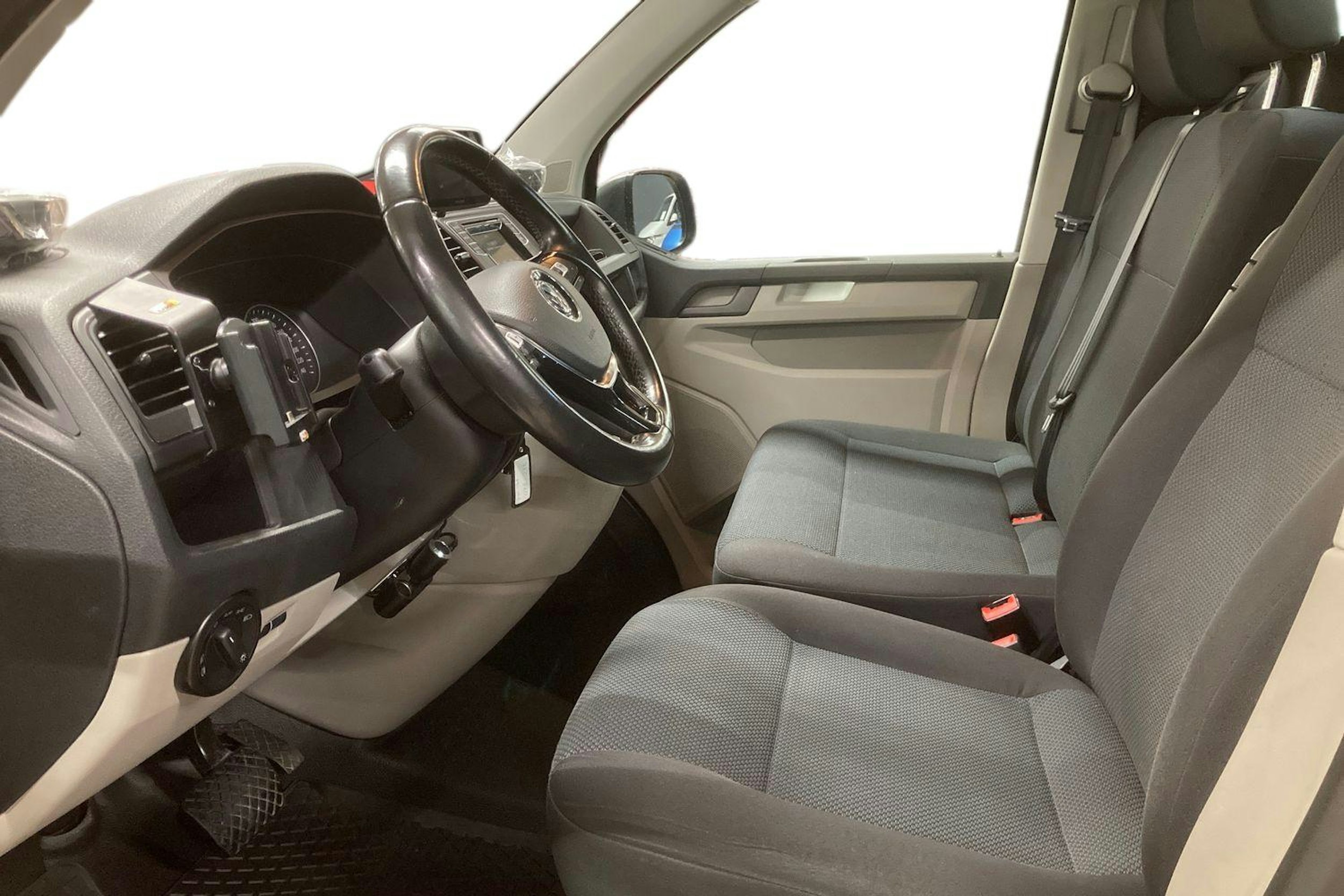 harmaa Volkswagen Transporter 2017 kuva 3.