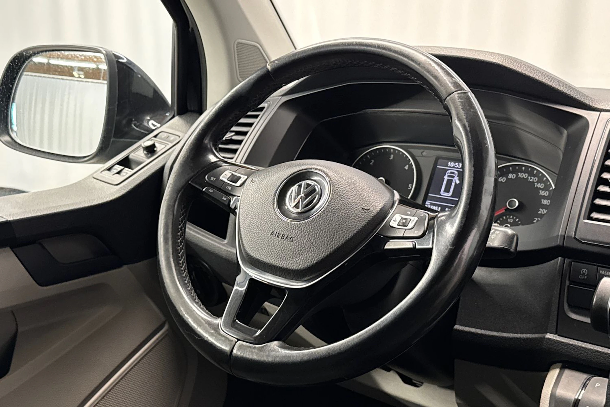 musta Volkswagen Transporter 2017 kuva 13.