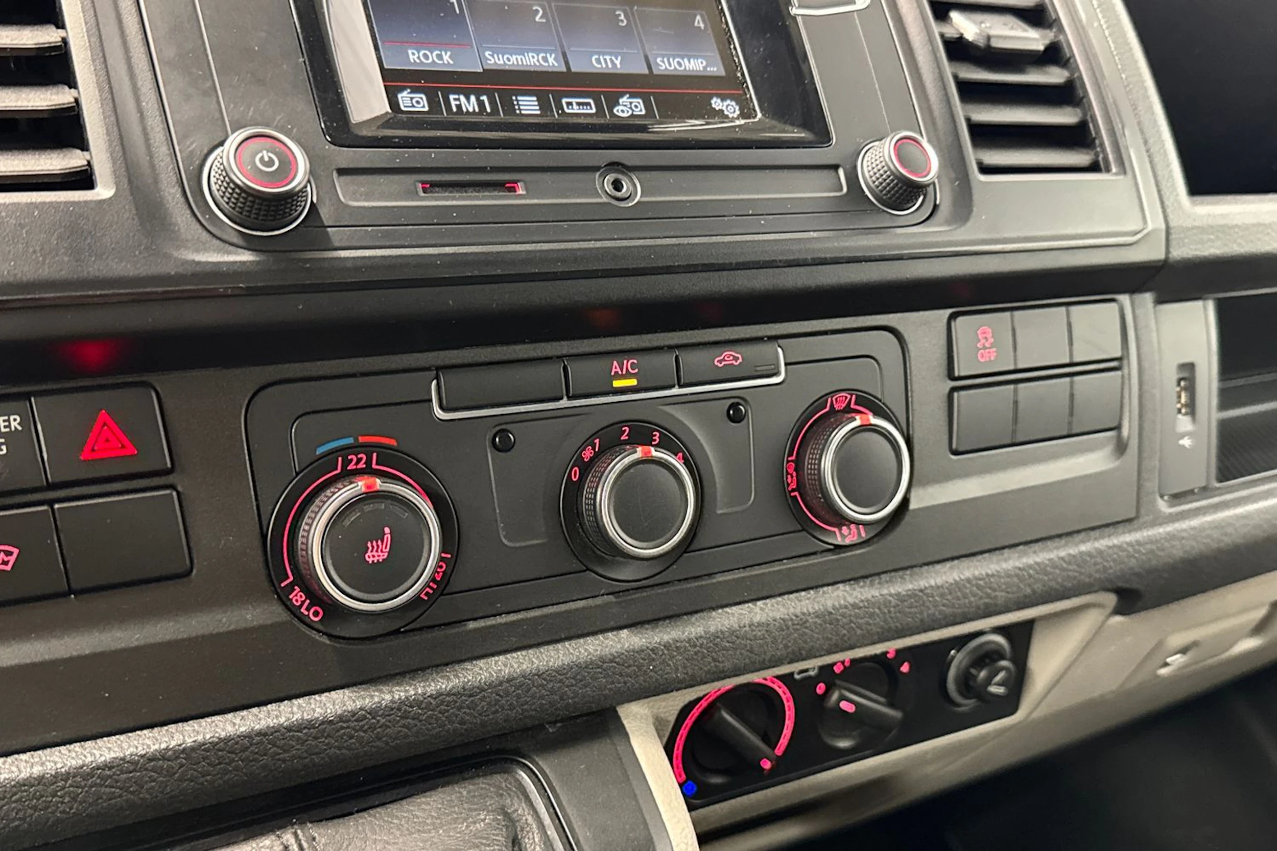 musta Volkswagen Transporter 2017 kuva 20.