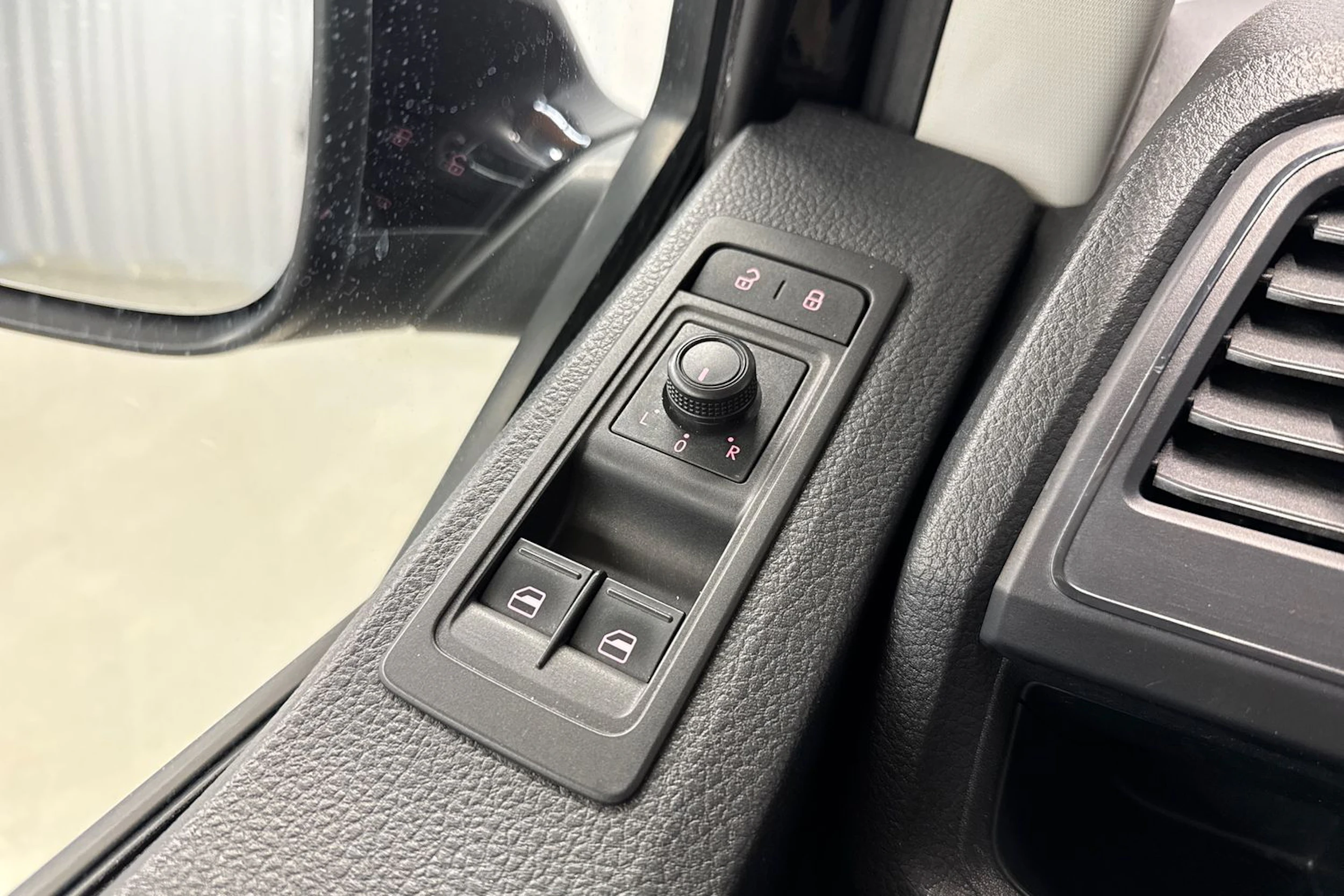 musta Volkswagen Transporter 2017 kuva 24.