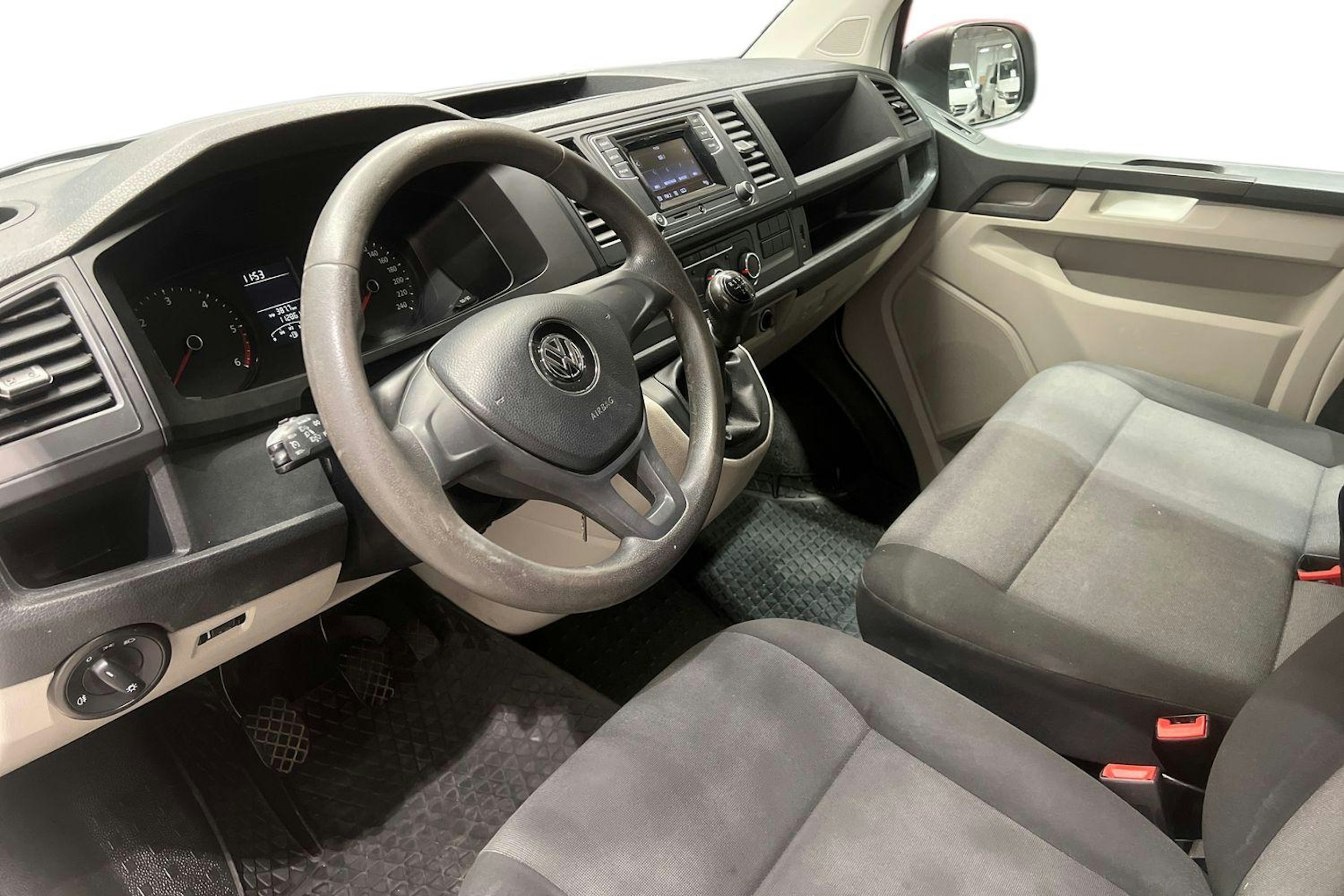 Valkoinen Volkswagen TRANSPORTER 2017 kuva 8.