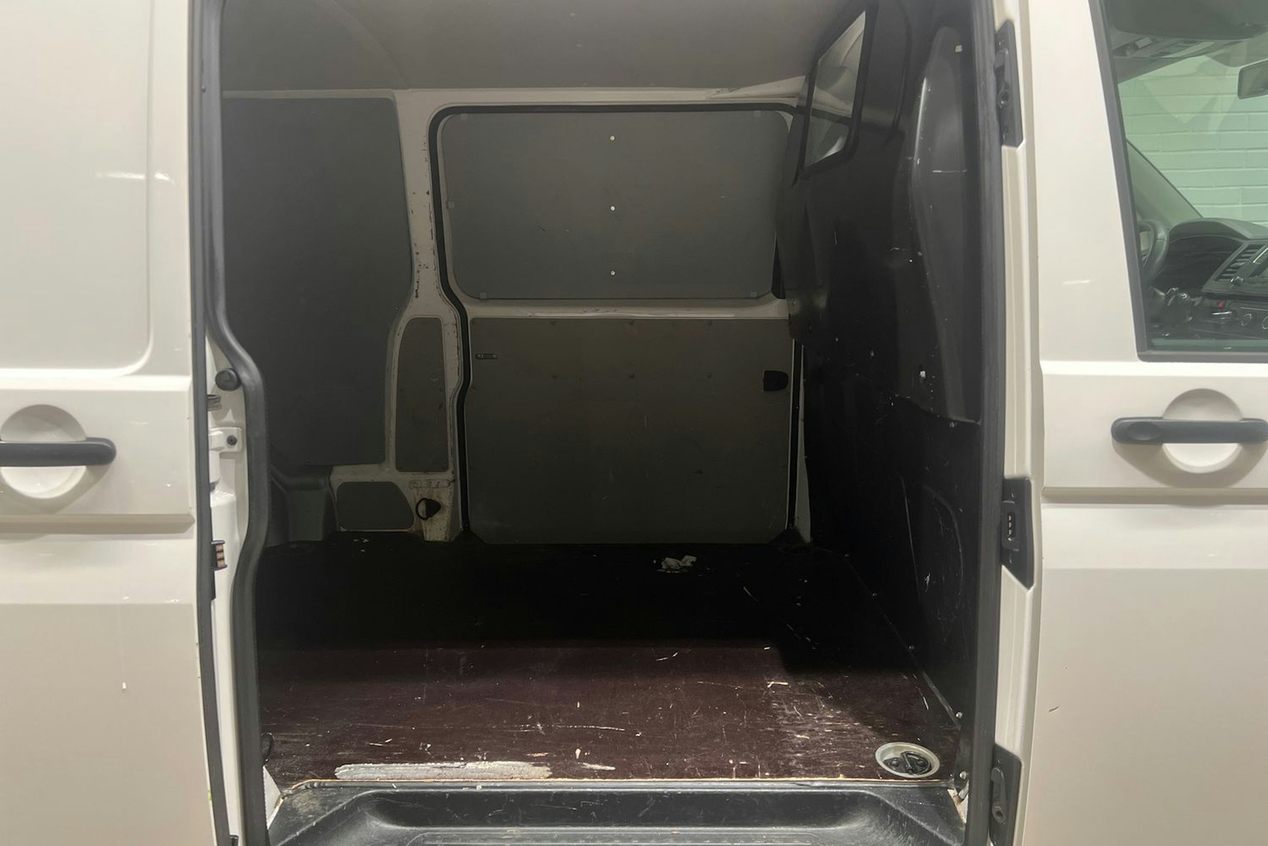 Valkoinen Volkswagen TRANSPORTER 2017 kuva 13.