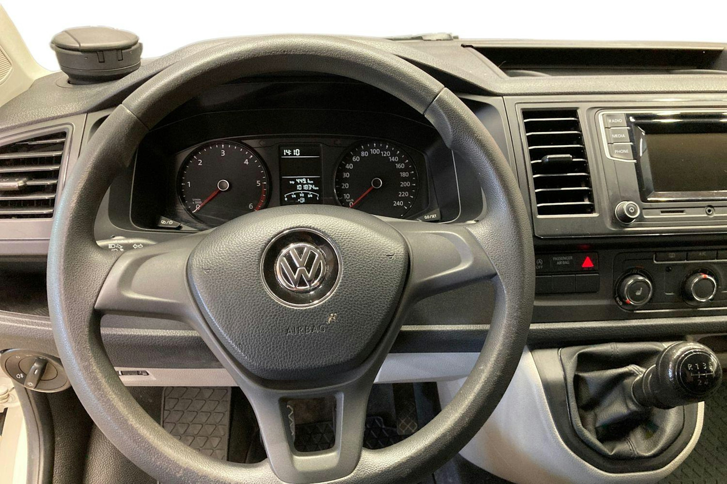 valkoinen Volkswagen Transporter 2017 kuva 9.