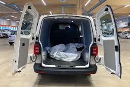 valkoinen Volkswagen Transporter 2017 kuva 17.