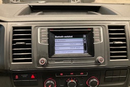 valkoinen Volkswagen Transporter 2017 kuva 23.