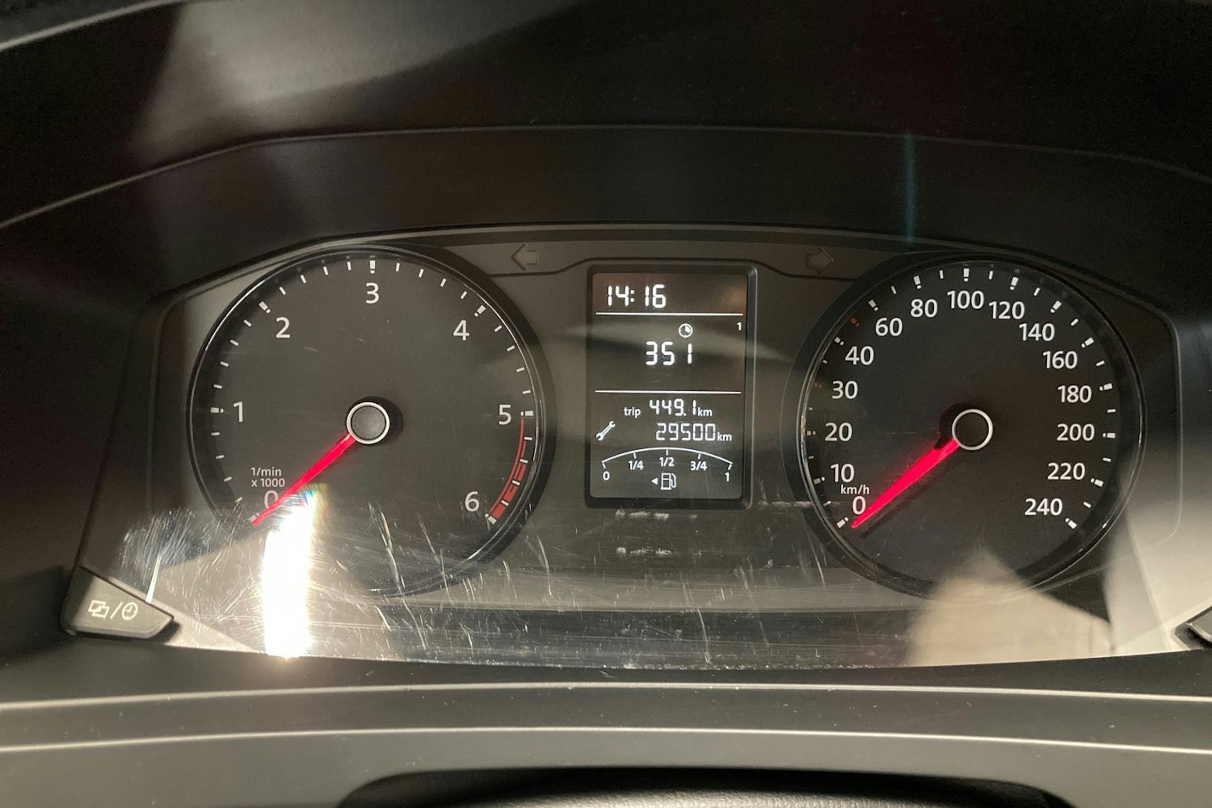 valkoinen Volkswagen Transporter 2017 kuva 24.