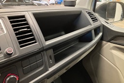 valkoinen Volkswagen Transporter 2017 kuva 26.