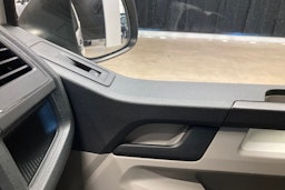 valkoinen Volkswagen Transporter 2017 kuva 27.