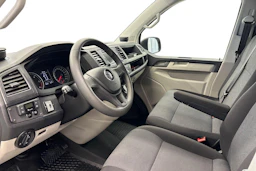 valkoinen Volkswagen Transporter 2017 kuva 6.