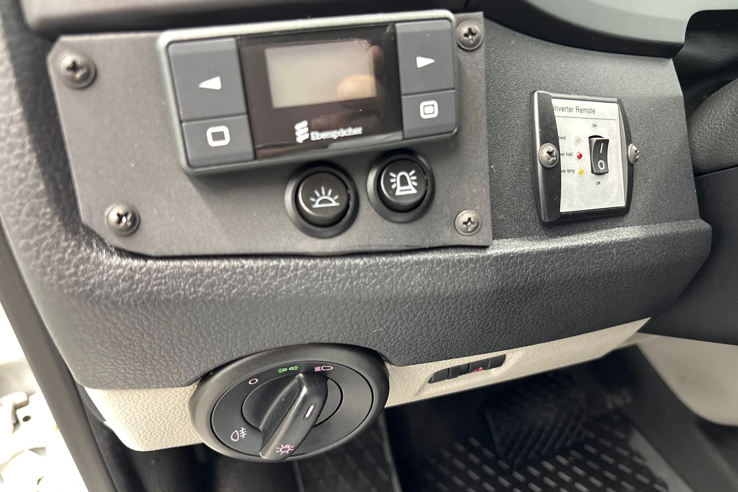 valkoinen Volkswagen Transporter 2017 kuva 11.