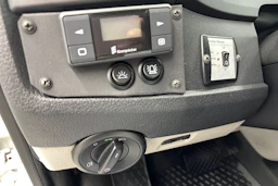 valkoinen Volkswagen Transporter 2017 kuva 11.