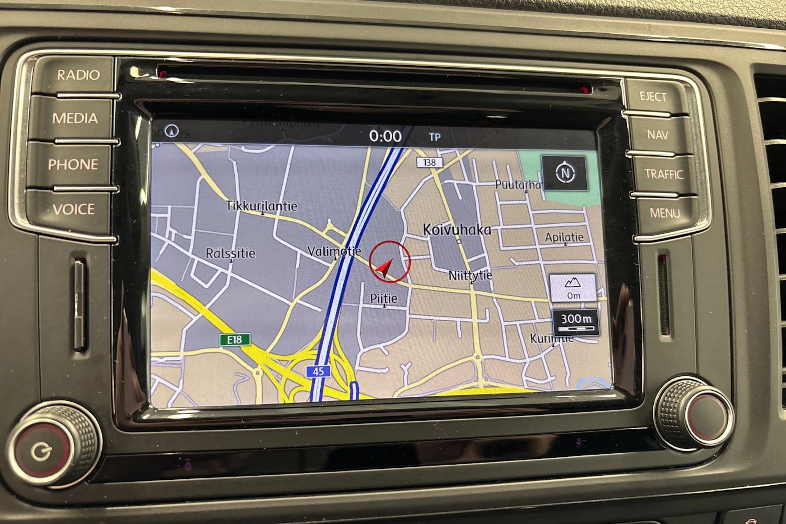 valkoinen Volkswagen Transporter 2017 kuva 13.