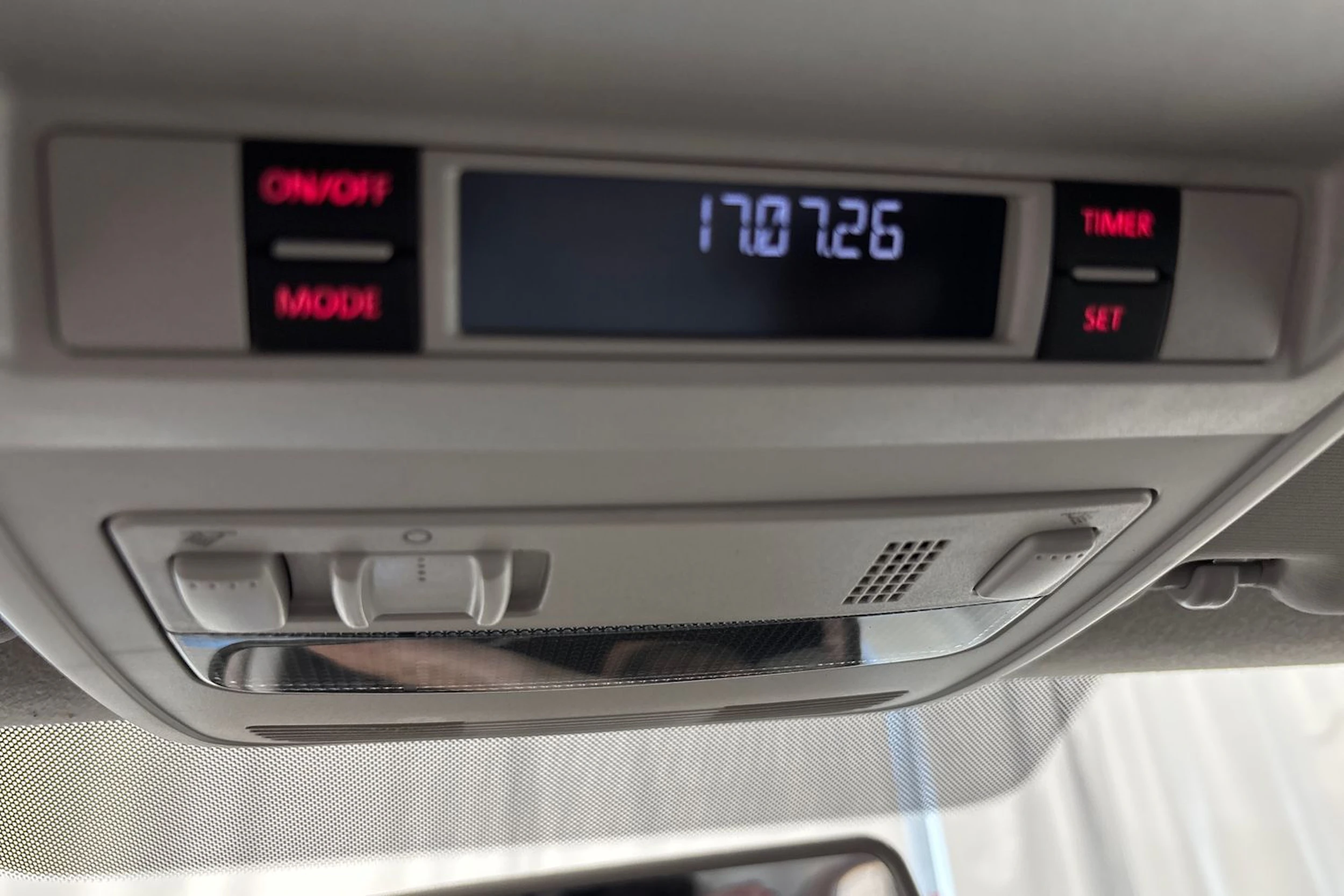 valkoinen Volkswagen Transporter 2017 kuva 15.