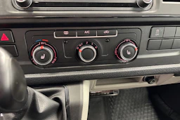 valkoinen Volkswagen Transporter 2017 kuva 16.