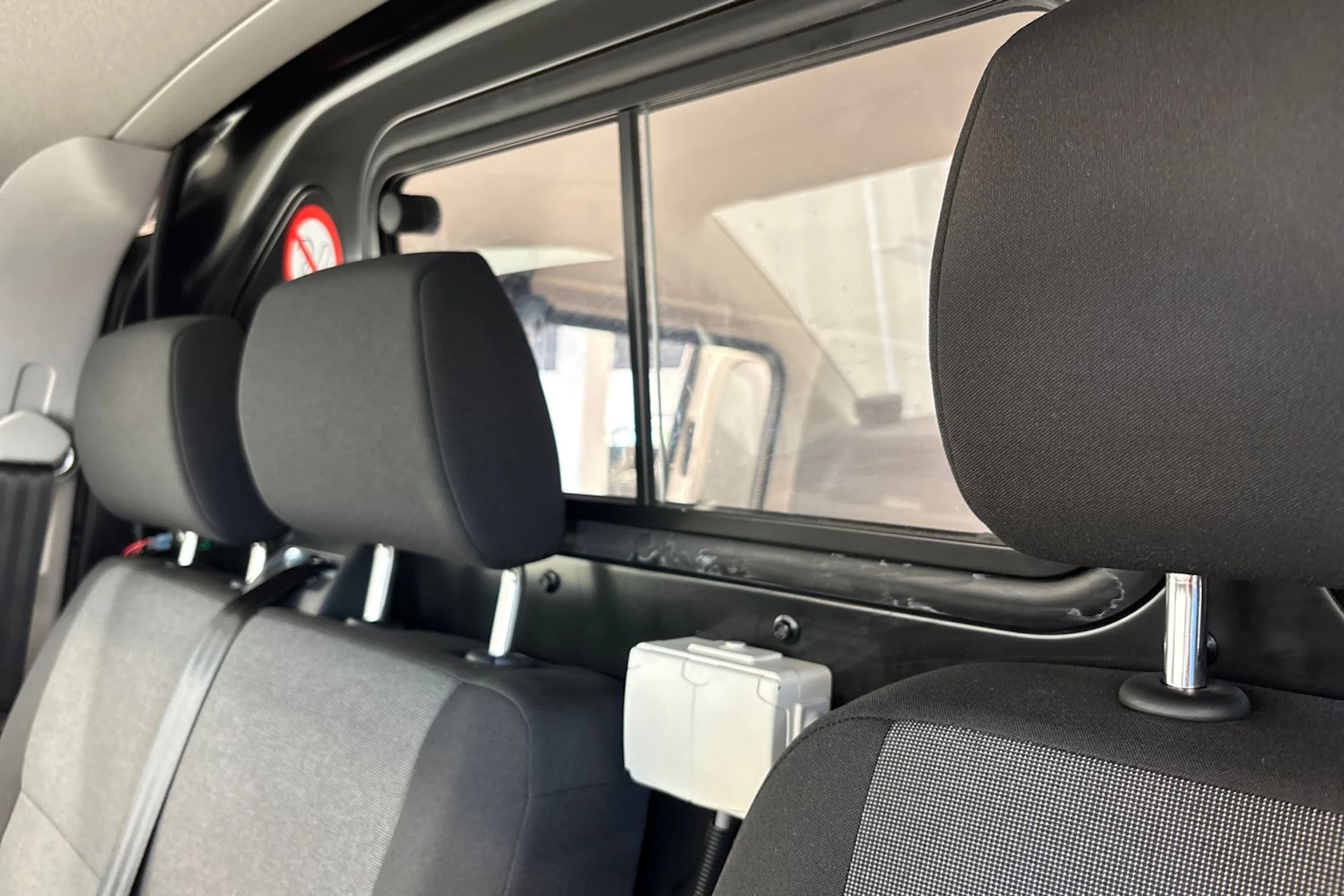 valkoinen Volkswagen Transporter 2017 kuva 19.