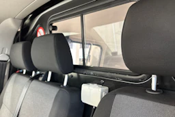 valkoinen Volkswagen Transporter 2017 kuva 19.