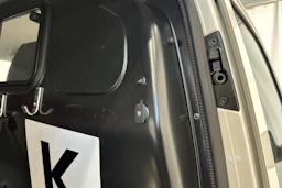 valkoinen Volkswagen Transporter 2017 kuva 26.