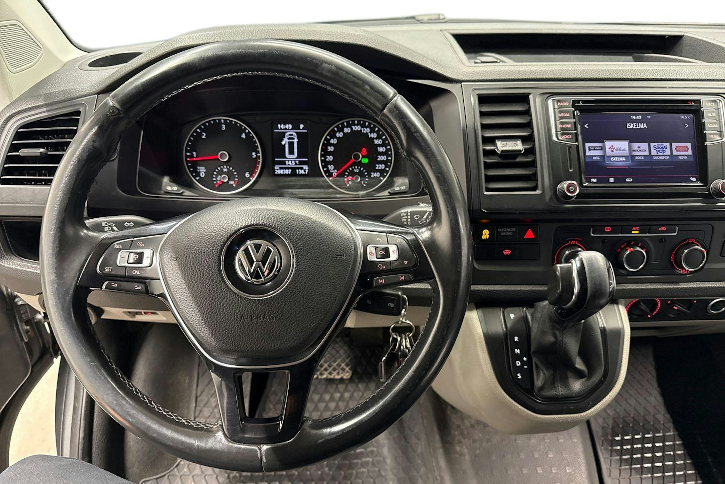 met. harmaa Volkswagen Transporter 2017 kuva 9.