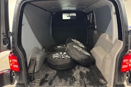 met. harmaa Volkswagen Transporter 2017 kuva 15.