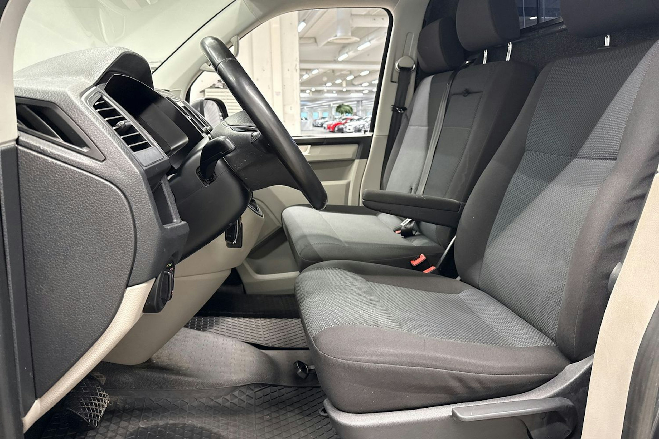 met. harmaa Volkswagen Transporter 2017 kuva 16.