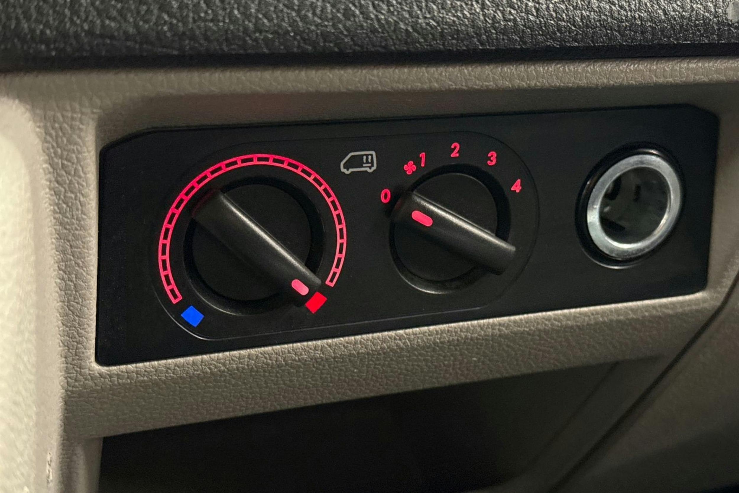 met. harmaa Volkswagen Transporter 2017 kuva 23.