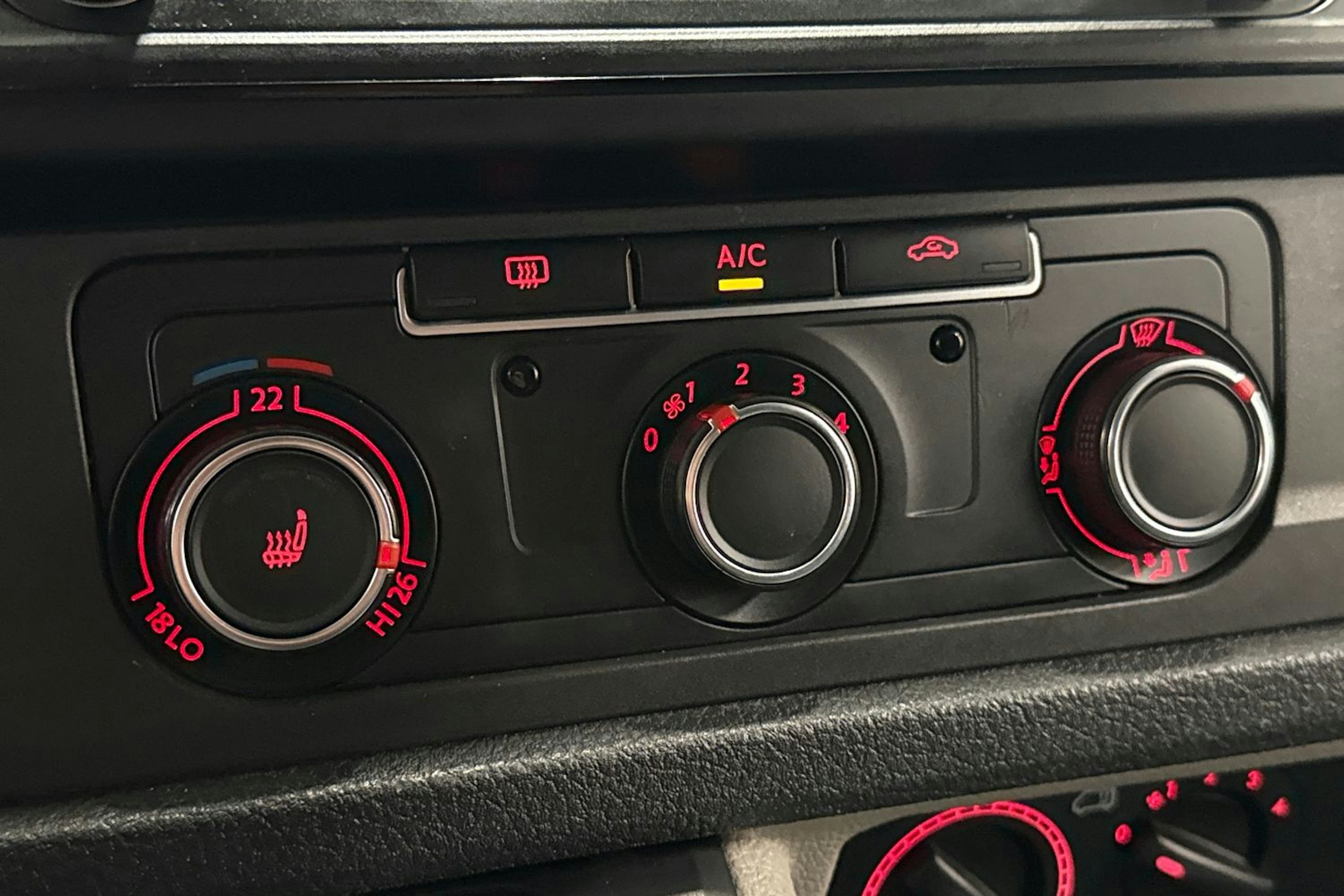 met. harmaa Volkswagen Transporter 2017 kuva 24.