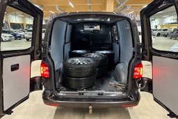 ruskea (beige) Volkswagen Transporter 2017 kuva 13.