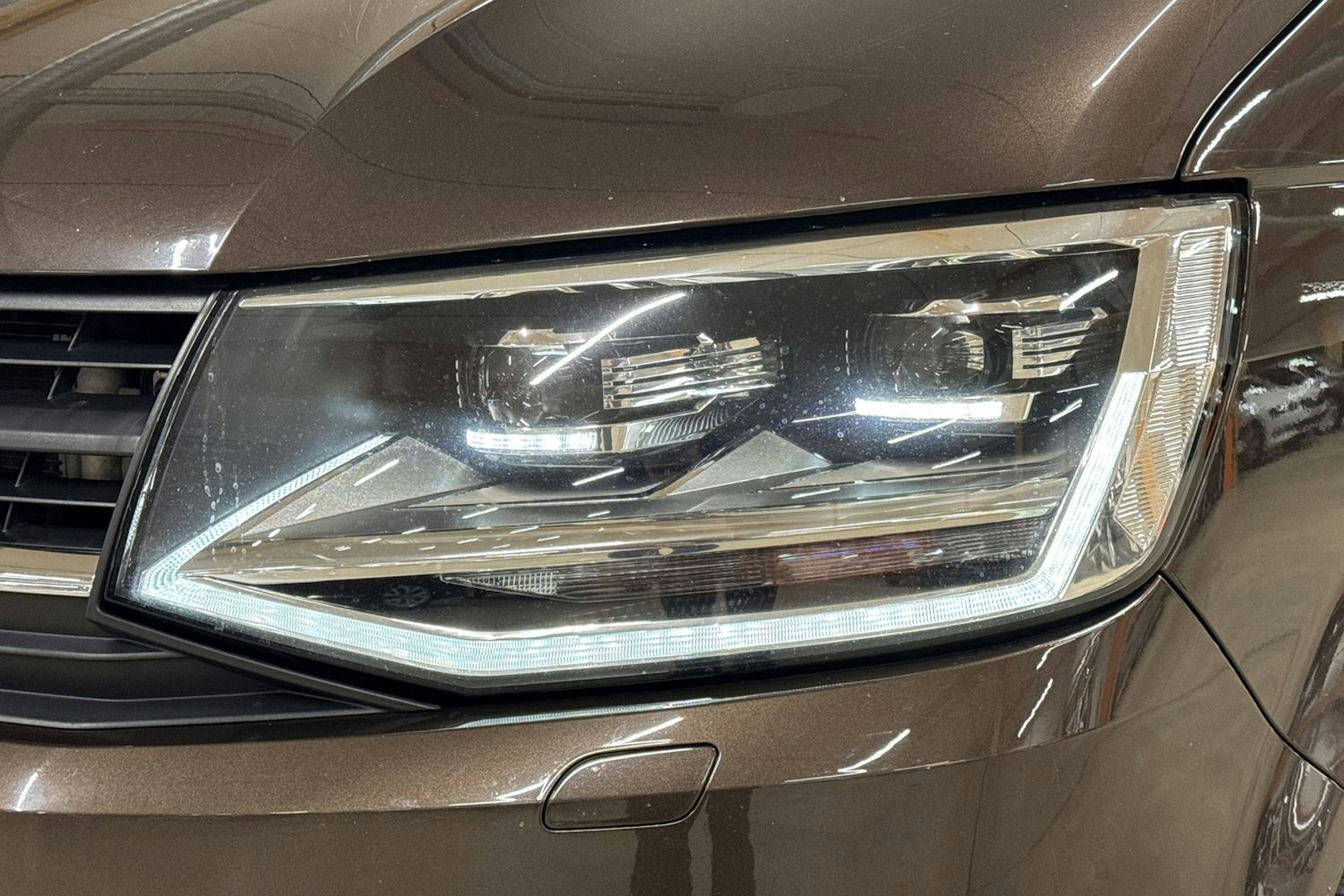 ruskea (beige) Volkswagen Transporter 2017 kuva 18.