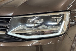 ruskea (beige) Volkswagen Transporter 2017 kuva 18.