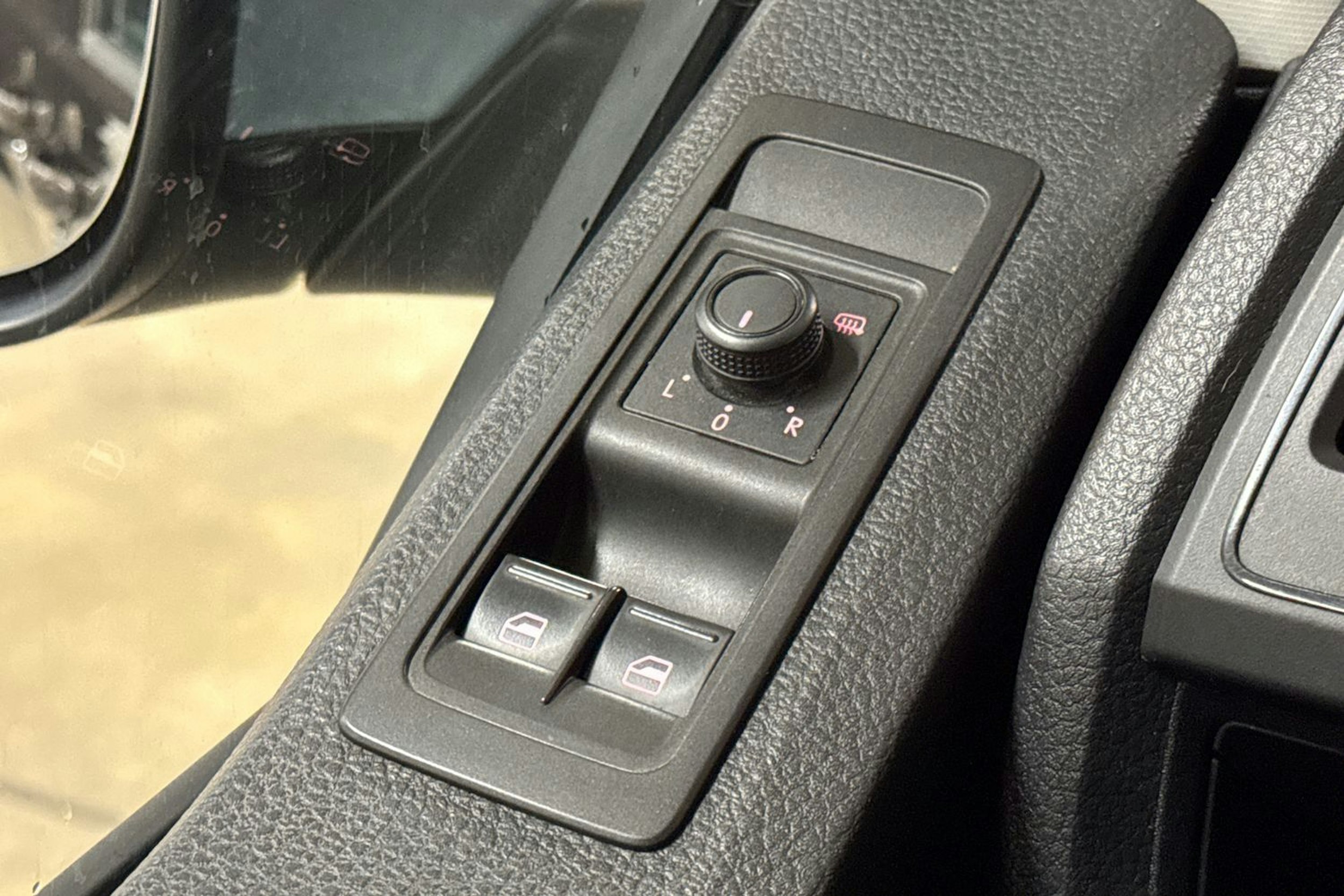 ruskea (beige) Volkswagen Transporter 2017 kuva 19.