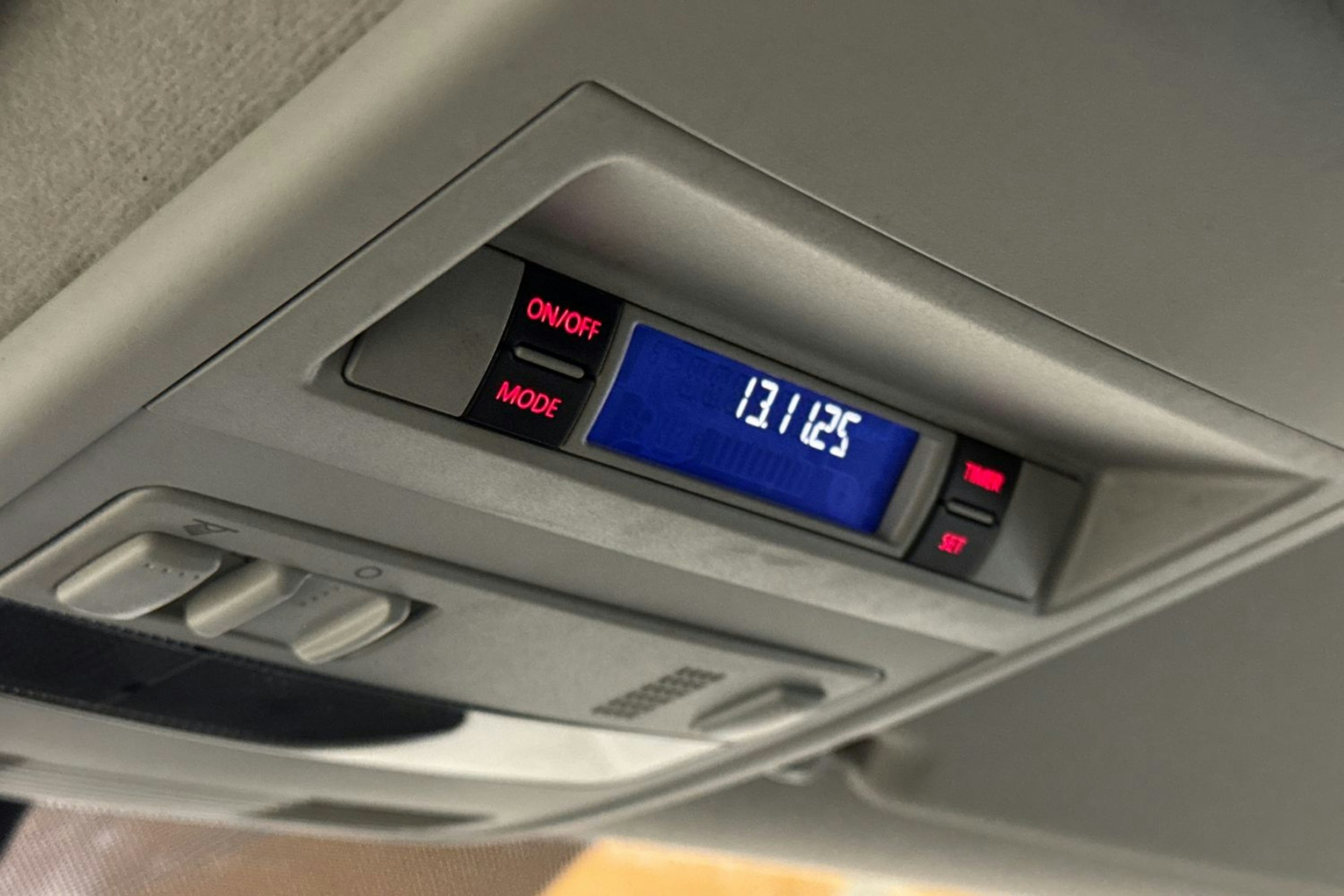 ruskea (beige) Volkswagen Transporter 2017 kuva 27.