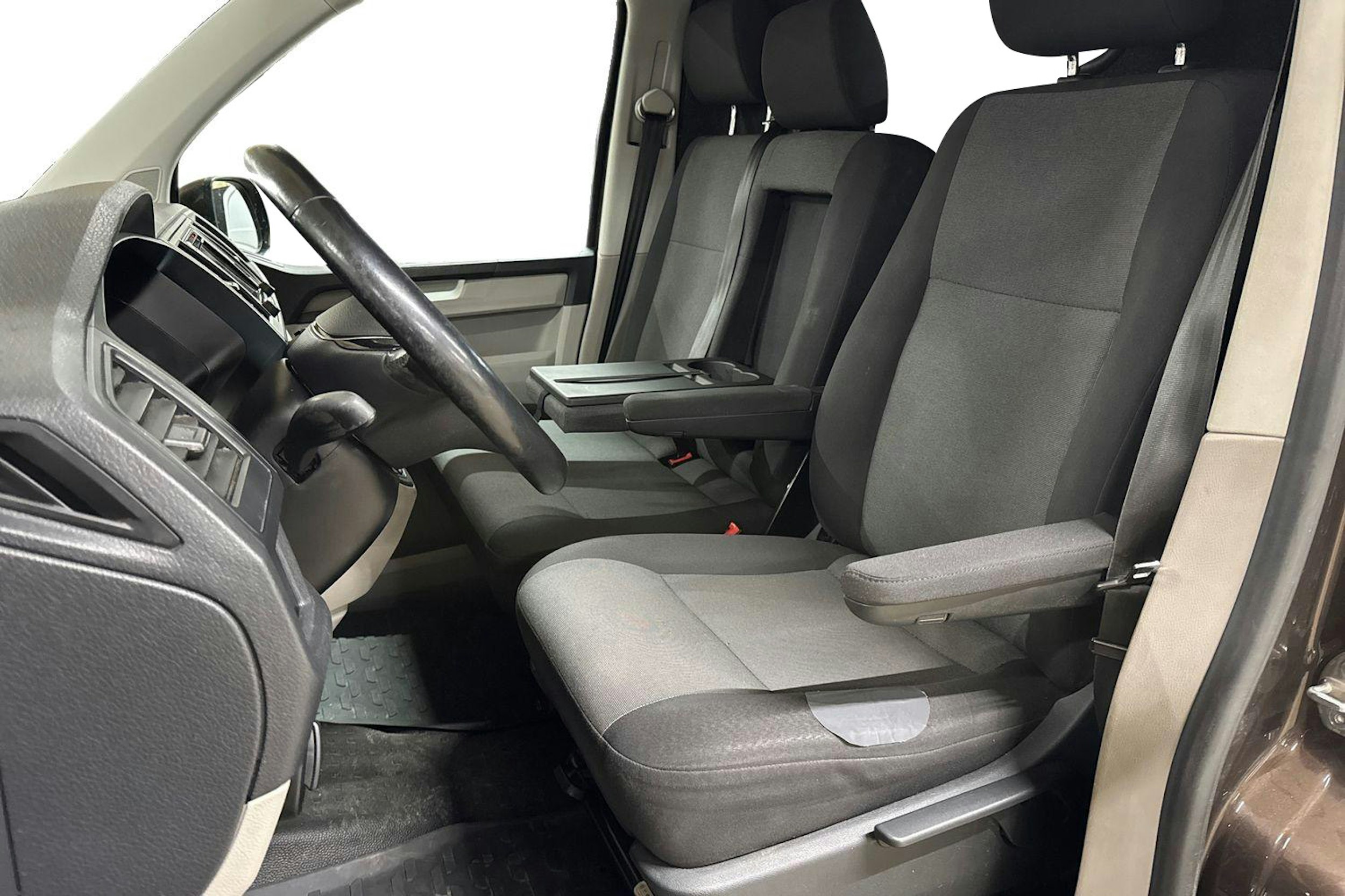 ruskea (beige) Volkswagen Transporter 2017 kuva 29.