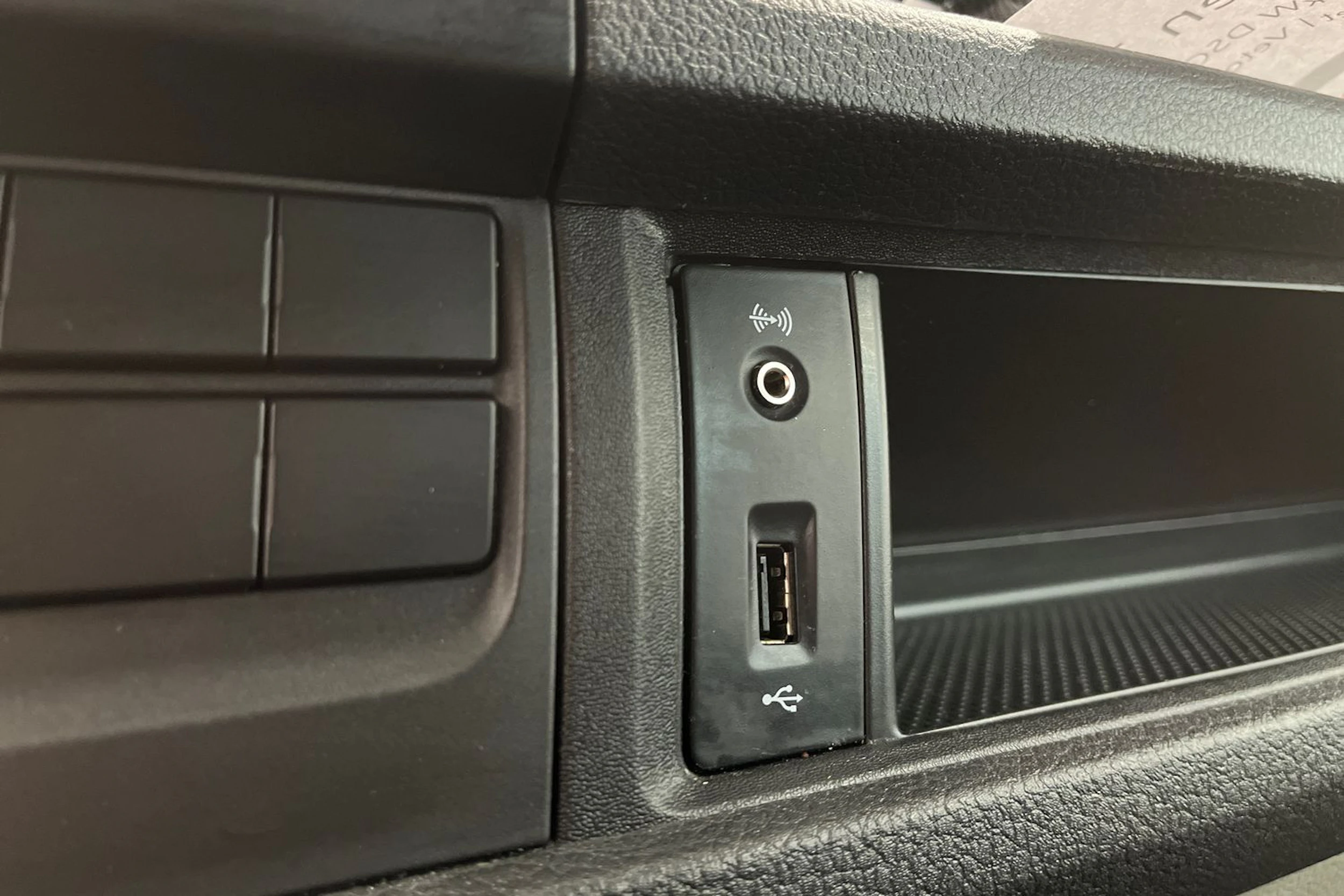 ruskea (beige) Volkswagen Transporter 2017 kuva 33.