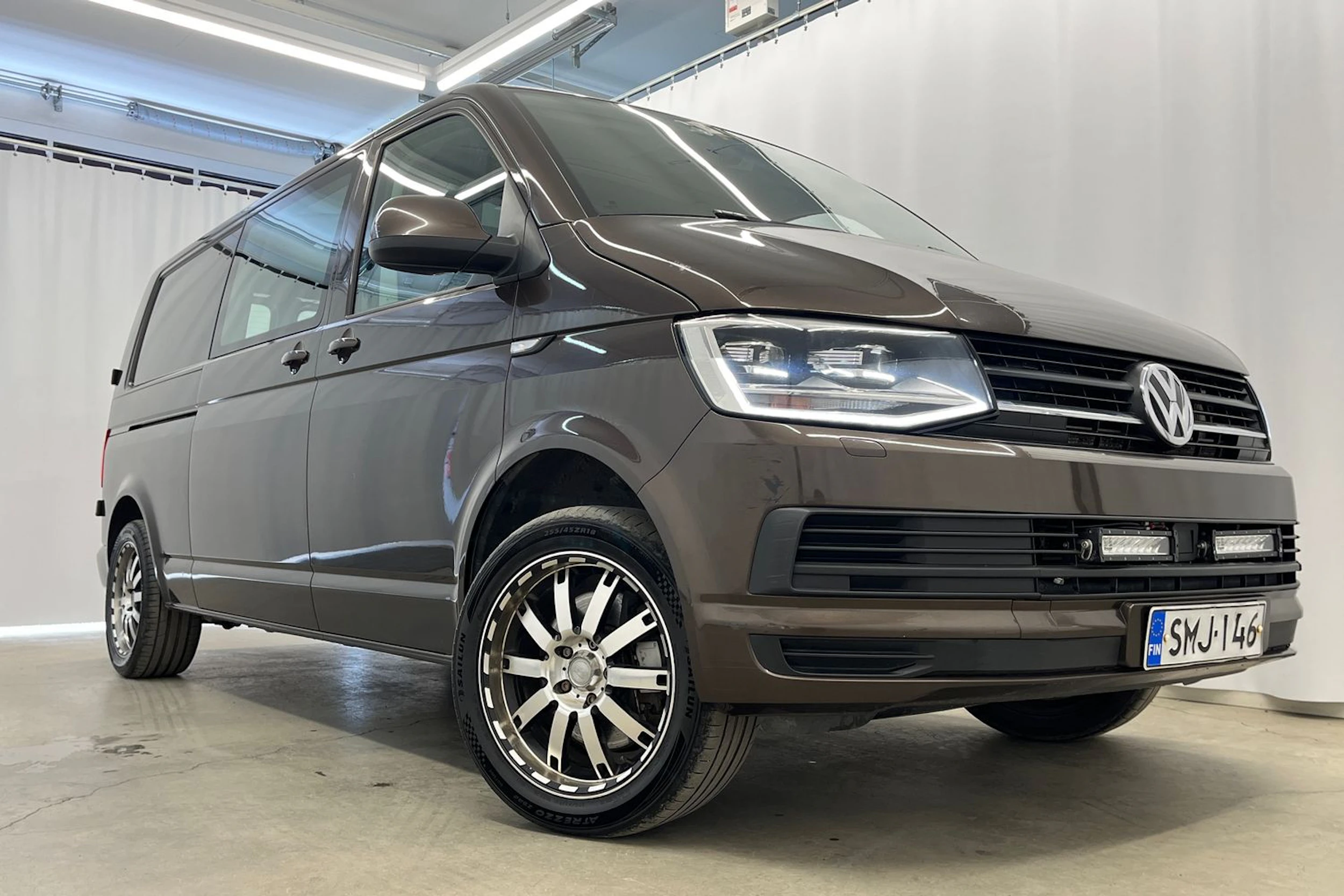 ruskea (beige) Volkswagen Transporter 2017 kuva 34.