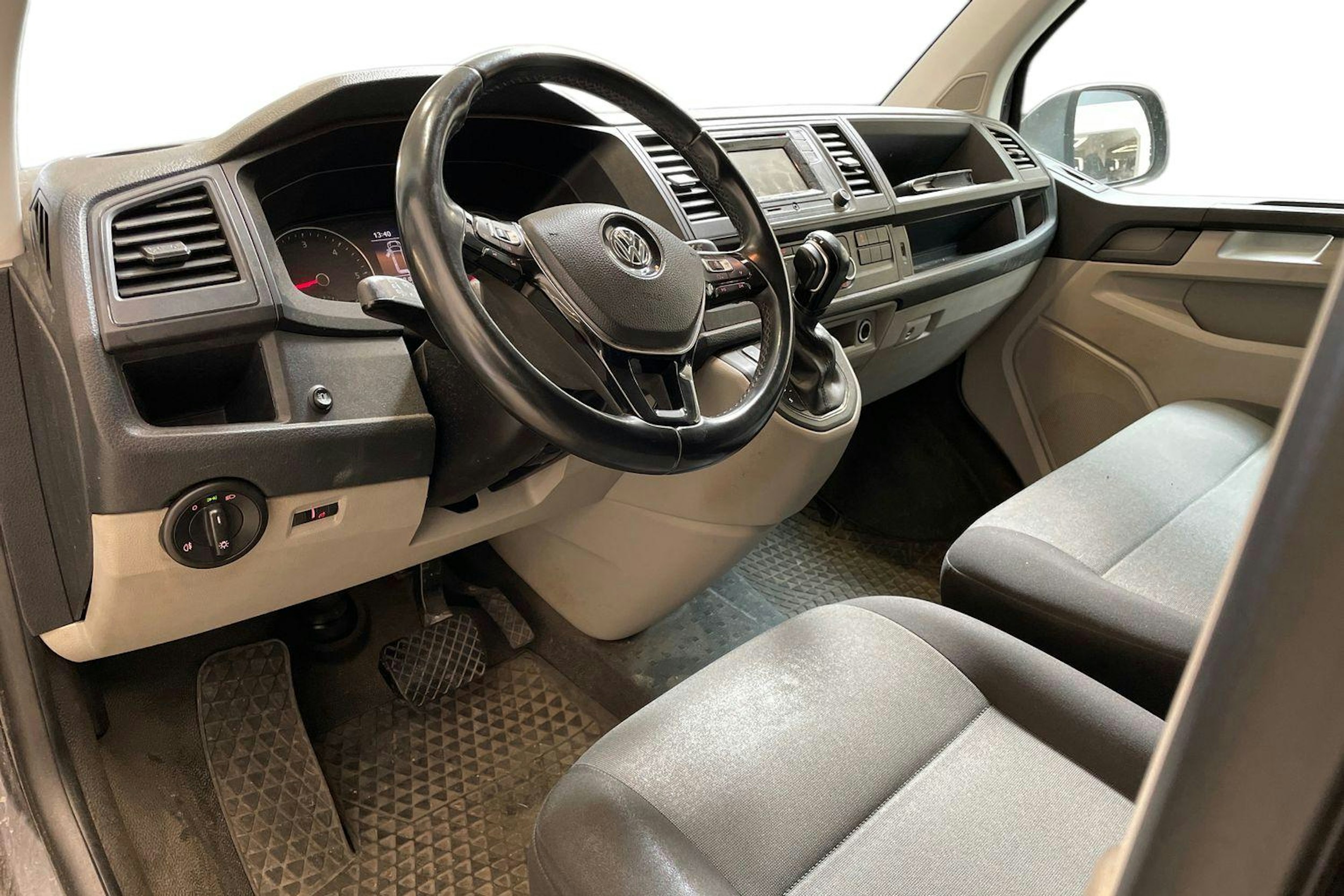 musta Volkswagen Transporter 2017 kuva 3.