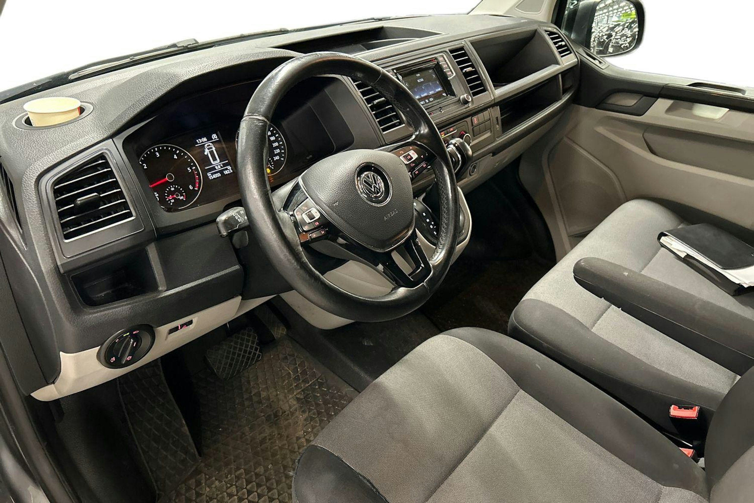 harmaa Volkswagen Transporter 2017 kuva 3.