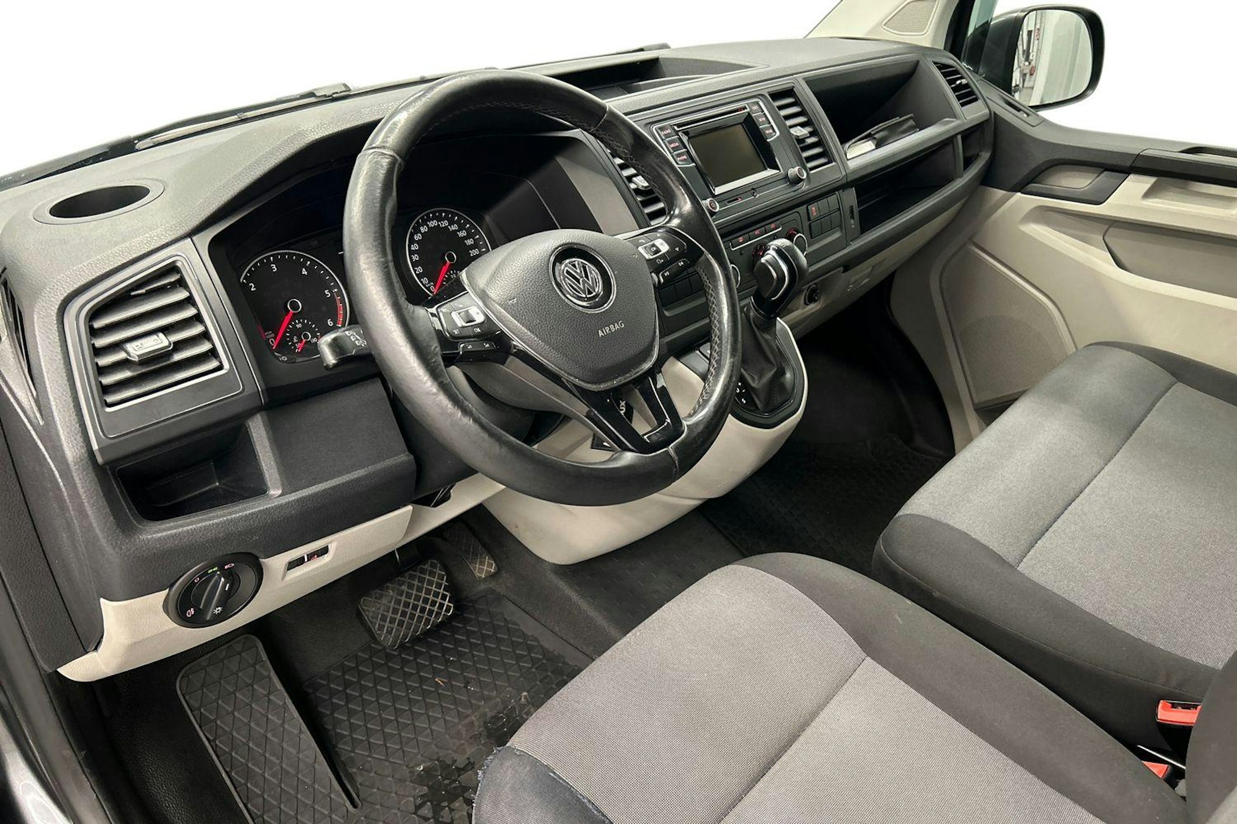 harmaa Volkswagen Transporter 2017 kuva 7.