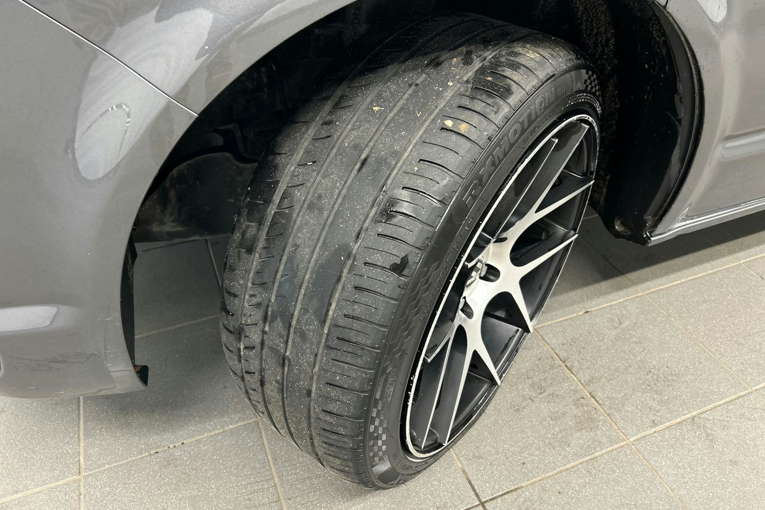 harmaa Volkswagen Transporter 2017 kuva 13.