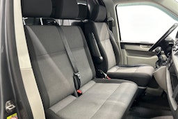 harmaa Volkswagen Transporter 2017 kuva 16.