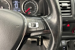 harmaa Volkswagen Transporter 2017 kuva 18.