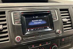 harmaa Volkswagen Transporter 2017 kuva 19.