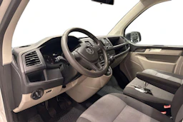 Valkoinen Volkswagen Transporter 2017 kuva 8.