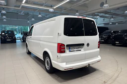 Valkoinen Volkswagen Transporter 2017 kuva 16.