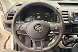 Valkoinen Volkswagen Transporter 2017 kuva 18.
