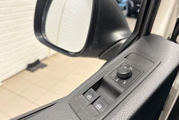 Valkoinen Volkswagen Transporter 2017 kuva 22.