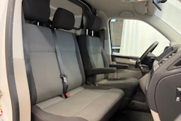 valkoinen Volkswagen Transporter 2017 kuva 12.