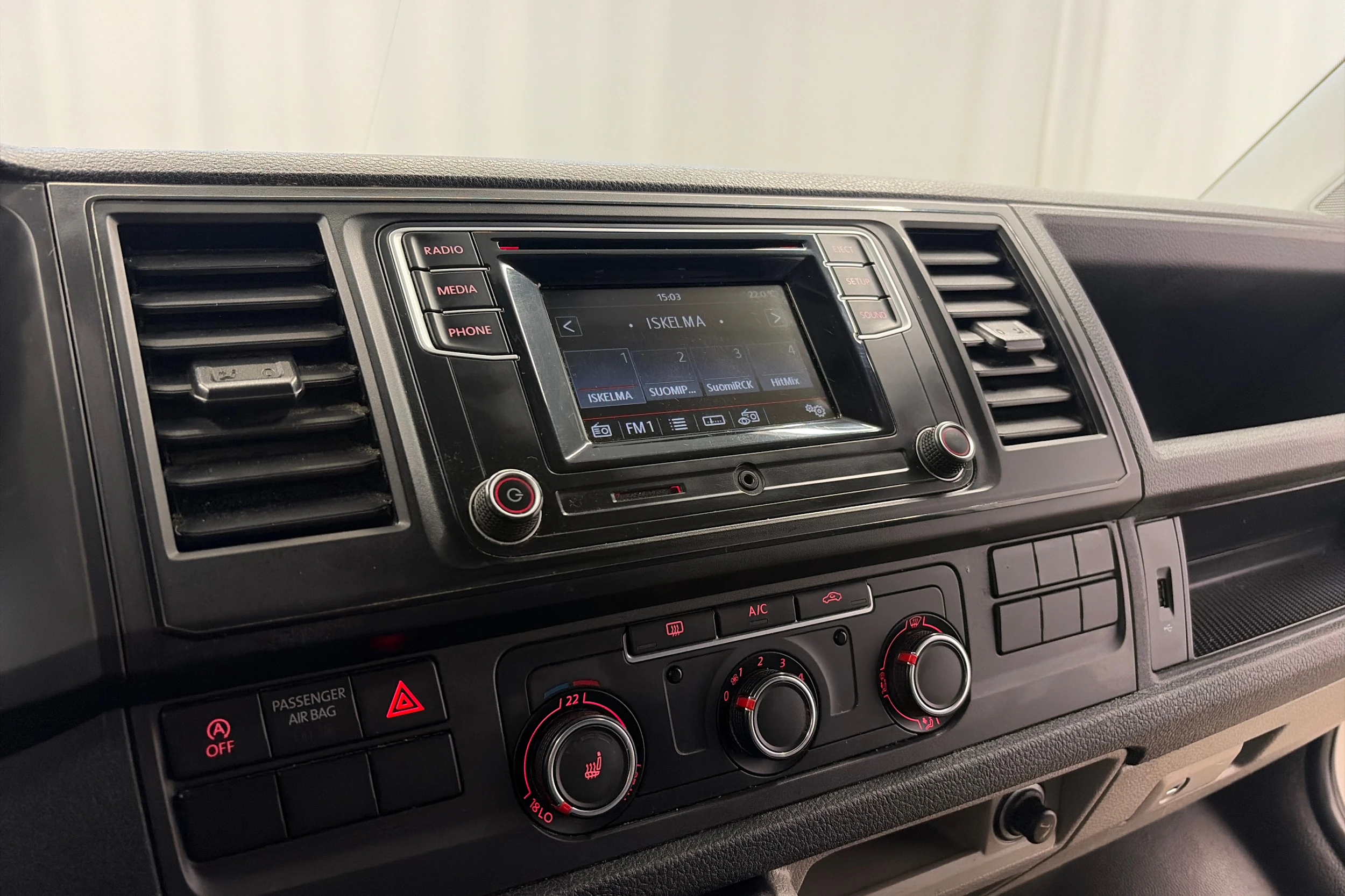 valkoinen Volkswagen Transporter 2017 kuva 14.