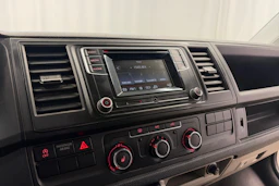 valkoinen Volkswagen Transporter 2017 kuva 14.