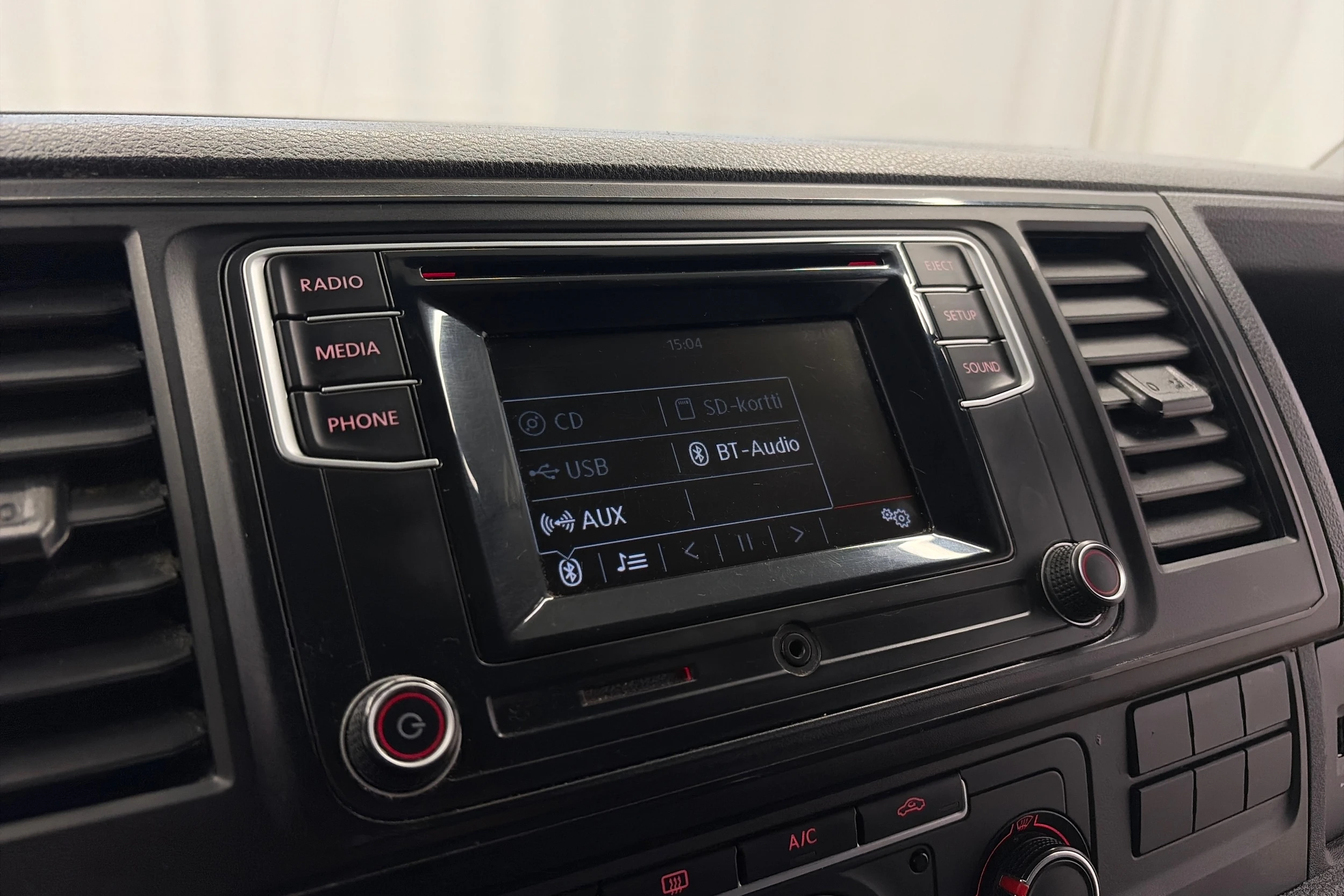 valkoinen Volkswagen Transporter 2017 kuva 15.